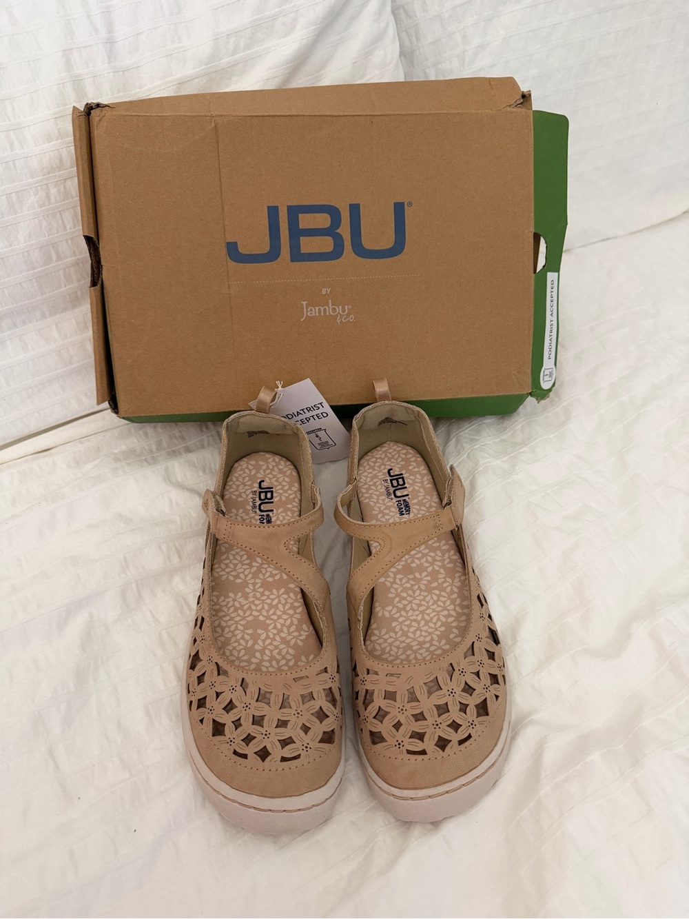 Brand New JBU Womens Beige/Tan Laser-Cut Mary Jane Sneakers Size 9